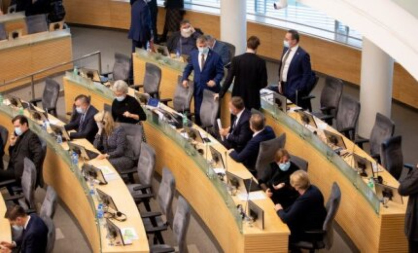 Prezidento veto dėl mokamų COVID-19 testų darbuotojams atmestas: mokėti teks nuo gruodžio