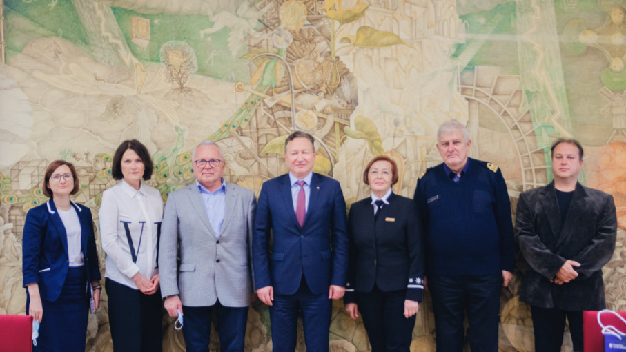 Jūrų kadetai jūrą pažins Klaipėdos universiteto laivuose