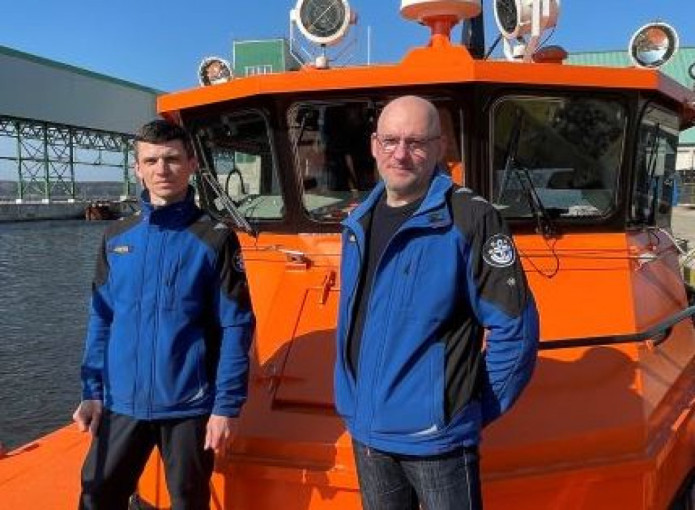 Uosto direkcijos laivo „Smiltė“ komanda išgelbėjo į uosto akvatoriją įkritusį žvejį