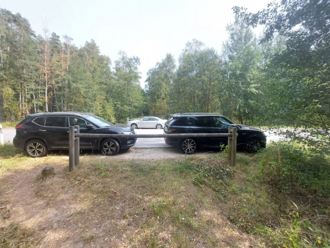 Kuršių nerijos nacionalinio parko Pervalkos-Nidos atkarpoje parkavimosi pažeidimų gausa