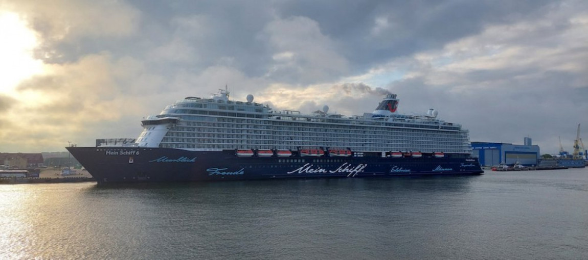 Ankstų rytą pro Klaipėdos uosto vartus įplaukė laineris „Mein Schiff 6“