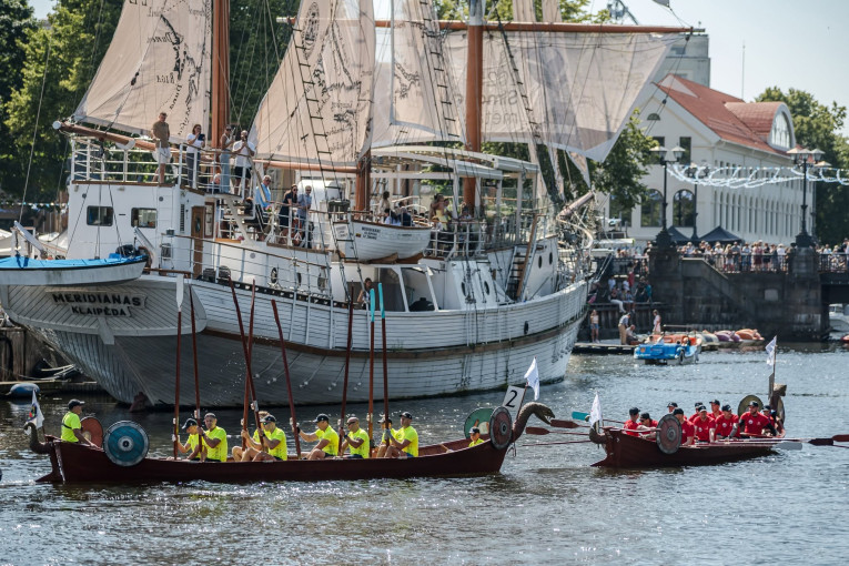Dangėje virs įnirtinga kova: dėl Klaipėdos uosto taurės varžysis drakonų valčių komandos