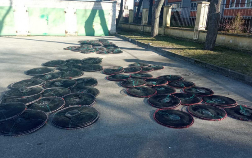 Iš turgaus prekeivių Klaipėdoje, Skuode, Tauragėje ir Šilalėje areštuoti neleistini žvejybos įrankiai
