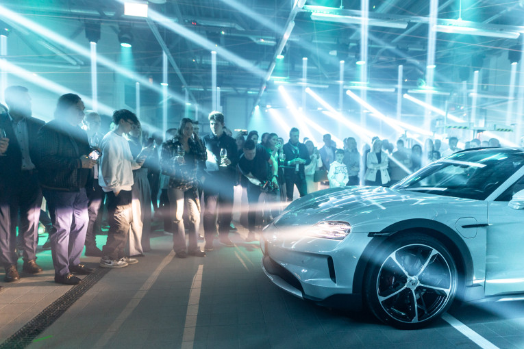 Klaipėdoje atidarytas išskirtinių automobilių gamintojo „Porsche“ centras