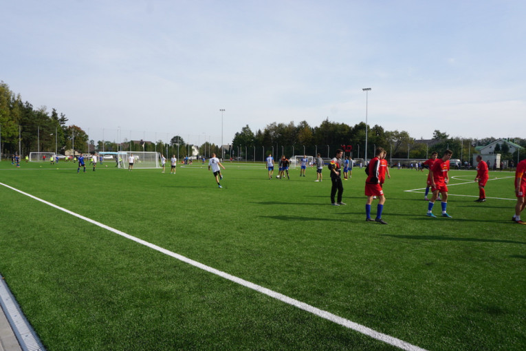 Šiandien Kretingoje atidaryta pirmoji dirbtinės dangos futbolo aikštė