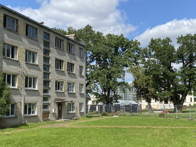 Kretingos dvaro parke neliks dar vieno svetimkūnio – sovietinio bendrabučio