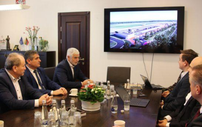 Vakarų regiono merų susitikime aptarti svarbūs skrydžių plėtros, potvynio valdymo klausimai