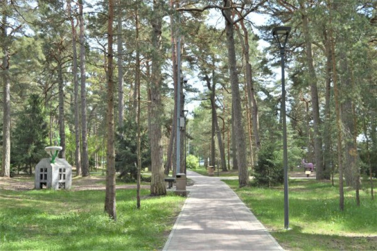 Palangos Pasakų parkas vakarais tapo dar šviesesnis