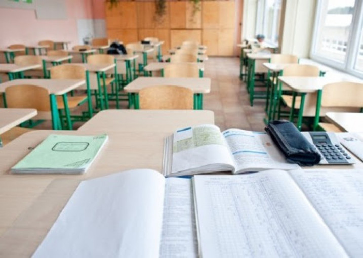 Klausiame: ar reiktų pasekti Vilniaus savivaldybės pavyzdžiu uždarant mokyklas?