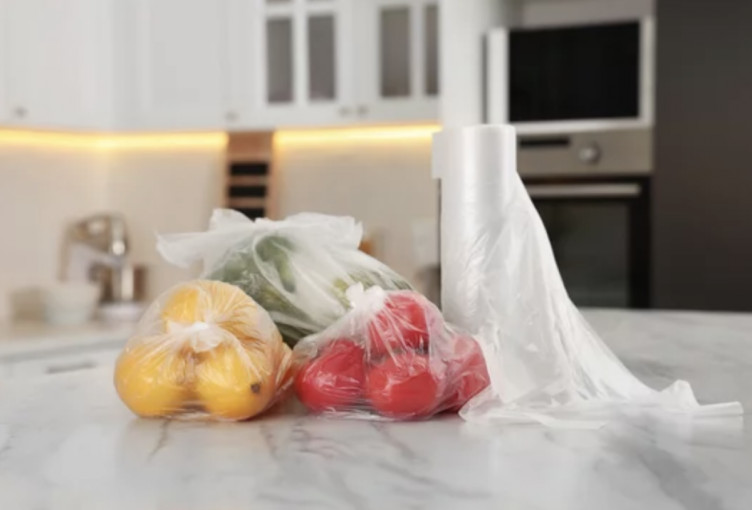 Prekybos centrų tinklas įvardijo siūlomas plonų plastikinių maišelių alternatyvas ir kainas
