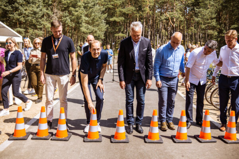 Dviratininkams atverta rekonstruota tako Smiltynė–Nida 13,5 km ilgio atkarpa