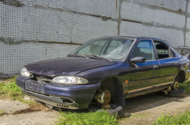 Klaipėdos savivaldybė iš kiemų pašalins neeksploatuojamas transporto priemones