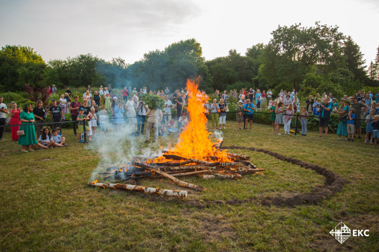 Pakeliui į Jonines: KU Botanikos sodas kviečia pažinti senąsias tradicijas gamtos apsuptyje
