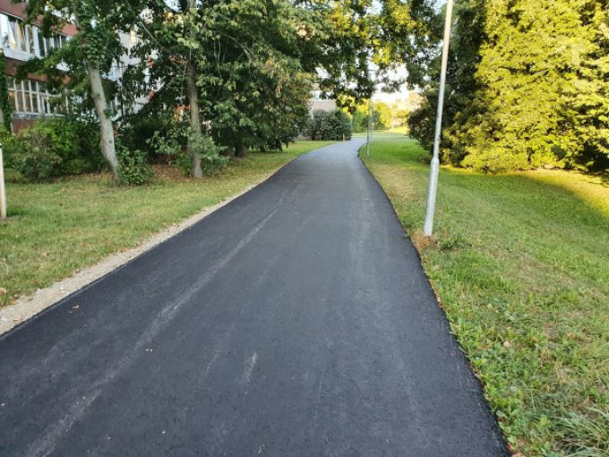 Atnaujino pėsčiųjų takus Žardės kvartale