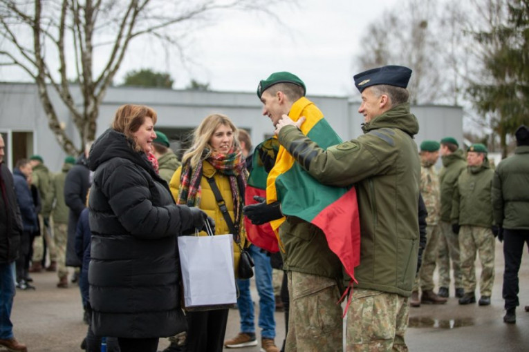 Daugiau kaip 600 karių baigė nuolatinę privalomąją pradinę karo tarnybą