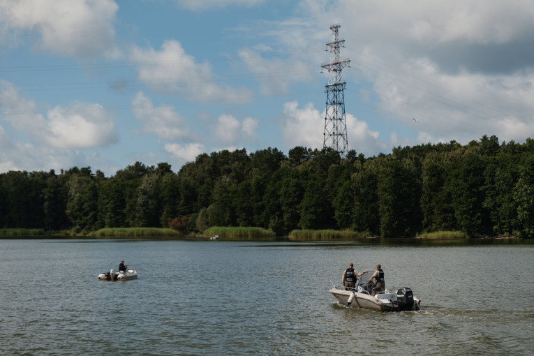 Liepą aplinkosaugininkų dėmesys žvejojantiems iš valčių