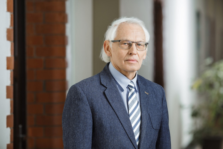 Archeologas, grąžinęs atmintį pajūrio regionui: Klaipėdoje – jubiliejinė paroda prof. habil. dr. Vlado Žulkaus garbei