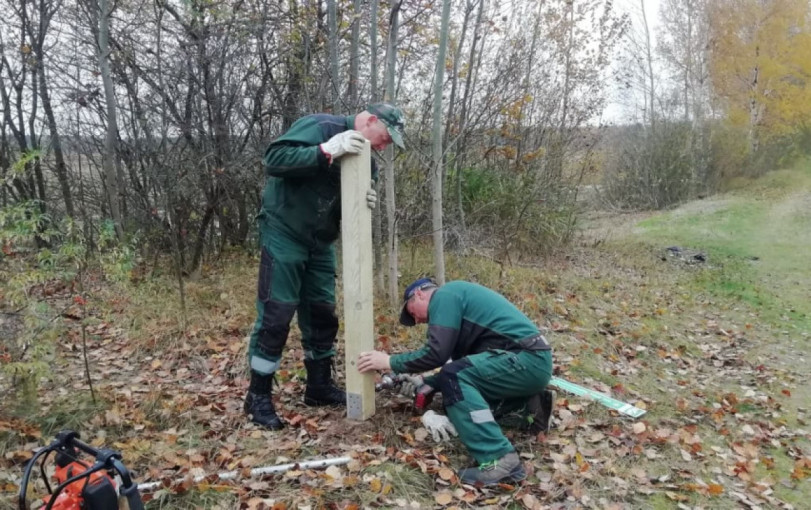 Sužymėti pagrindiniai keliukai, vedantys į draustinius ir kertantys jų ribas