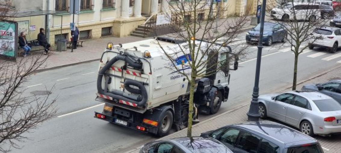 Klaipėdoje valomos gatvės ir šaligatviai