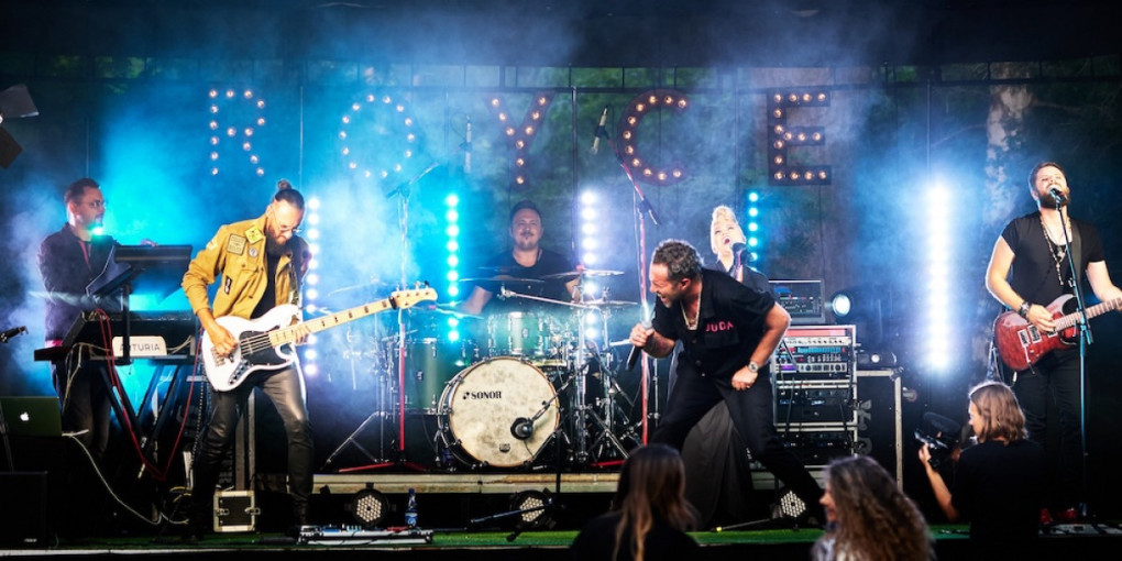 Grupė „Royce“ iš Klaipėdos ir jungtinės Kauno šokėjų pajėgos apleistame „Dainos“ kino teatre rengia įspūdingą AUROS festivalio atidarymą