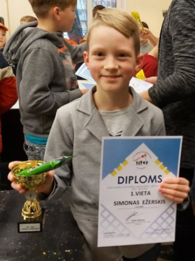 Jaunas klaipėdietis nugalėjo Liepojos laivų modelių varžybose