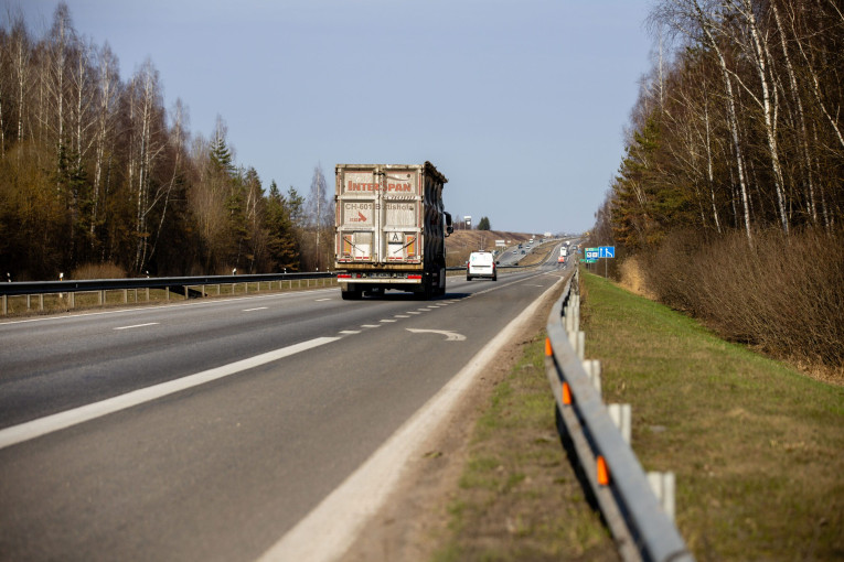 „Via Lietuva“ pradeda masinius automagistralių ir magistralinių kelių tvarkymo darbus: bus atnaujinama 170 km ruožų