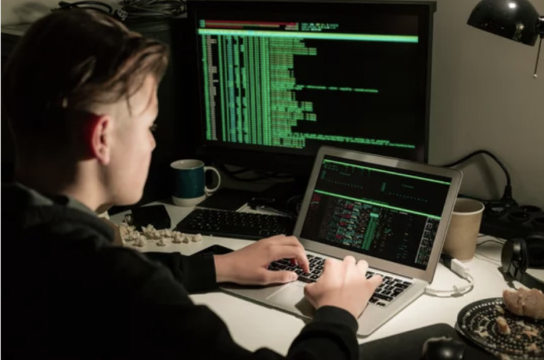 Programišiai NATO viršūnių susitikimo metu nesnaus: neužkibkite ant jų kabliuko