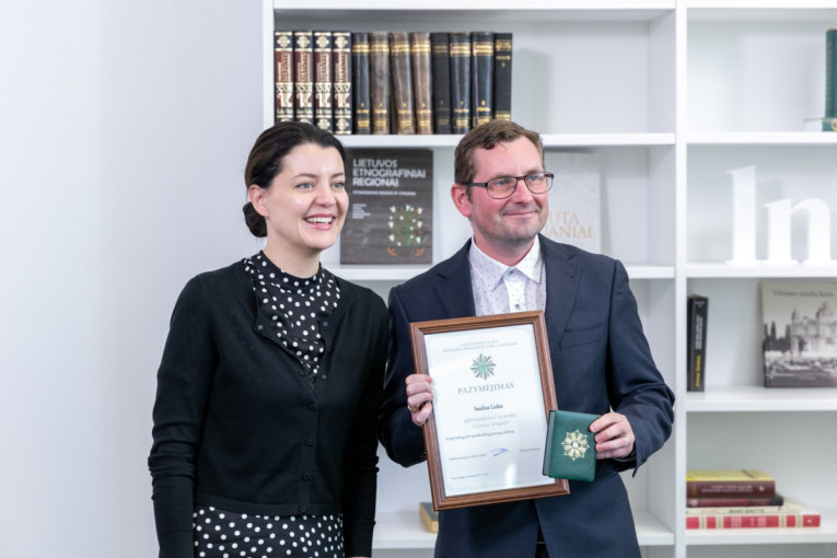 Klaipėdiečiui Sauliui Liekiui ministrė M. Navickienė įteikė „Gerumo žvaigždę“