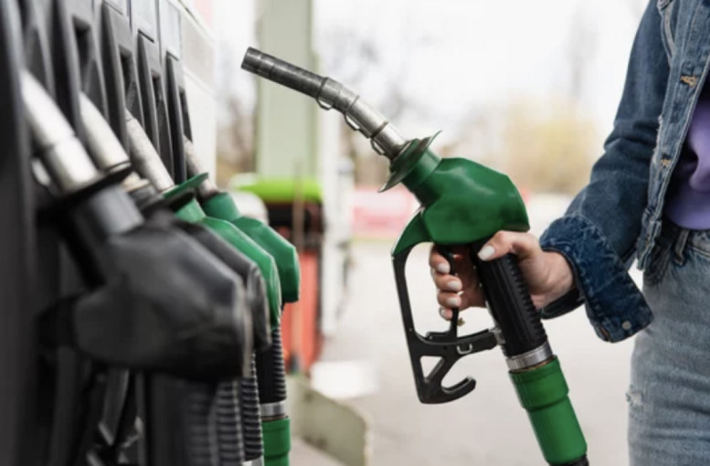 Energetikos ministras prašo degalinių operatorių paaiškinti, ar pagrįstai pakilo kuro kainos