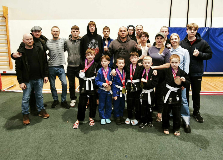 Klaipėdos jiu jitsu sportininkai iš Latvijos parsivežė medialius