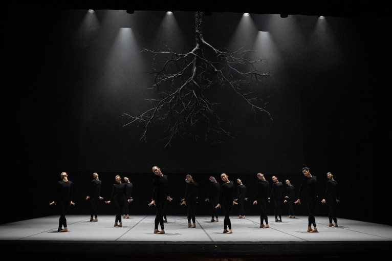 Klaipėdos valstybiniame muzikiniame teatre užgimusi „Legenda“ šokio kalba byloja apie laisvę ir istorinės atminties trapumą