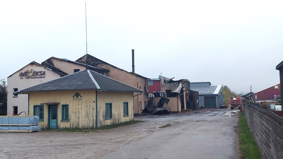 Kretingos raj. meras dėkoja gaisravietėje dirbusiems ugniagesiams
