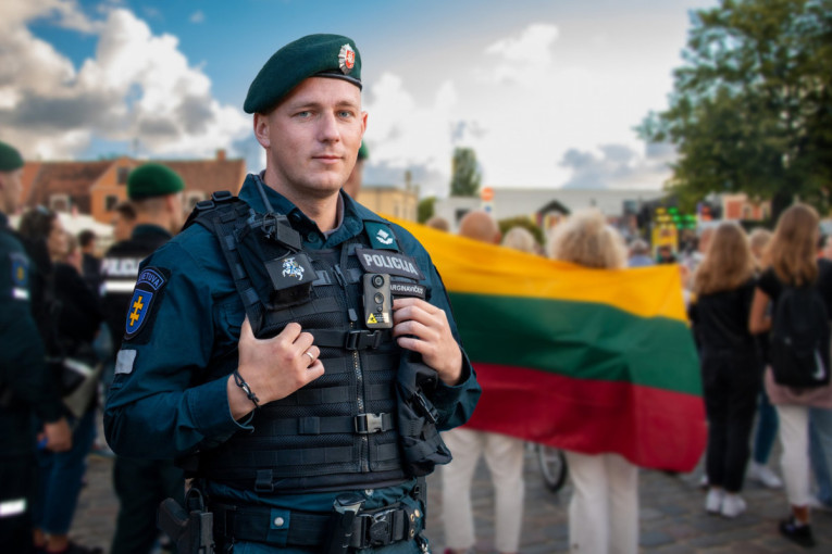 Klaipėdos apskr. VPK Specialiosios parengties skyriaus viršininkas Ernestas Darginavičius – norint tapti šio skyriaus pareigūnu reikia išskirtinių fizinių ir psichologinių duomenų