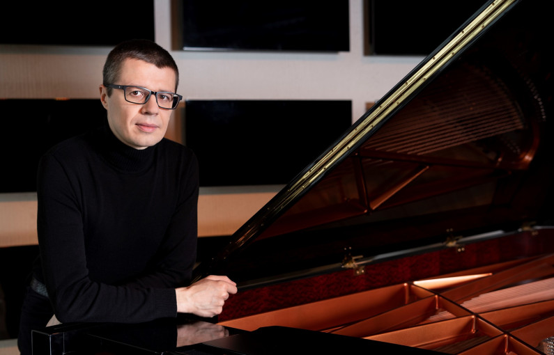 Lietuvos simfoninis pučiamųjų orkestras ir pianistas Dmitrijus Golovanovas pristato programą „Džiazo miestas“