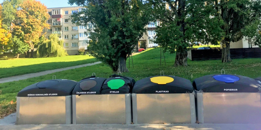 Naudojimui atidaryta 10 pusiau požeminių atliekų konteinerių aikštelių