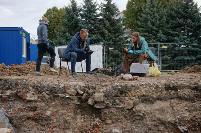 Prie atstatomos Šv. Jono bažnyčios archeologinių tyrimų prisidėjo ir savanoriai