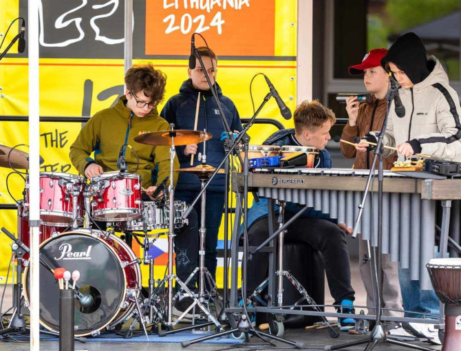 Gatvės muzikos dieną – jaunimo koncertas „Džinsų kišenėje – muzika“