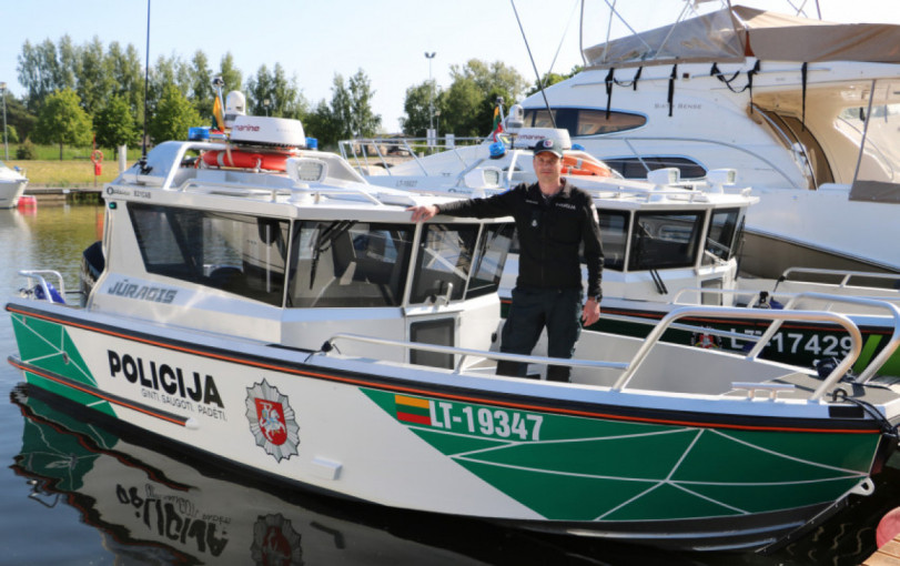 Tarnybą pradėjo naujasis policijos kateris „JŪRAGIS“