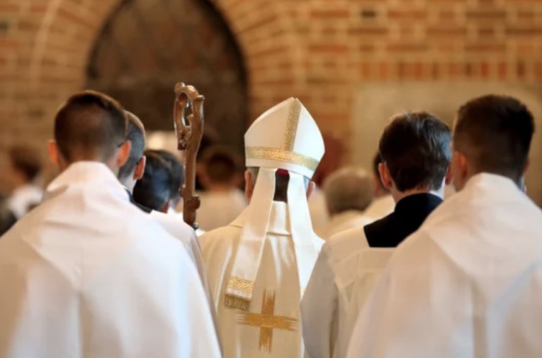 Nuo balandžio 18 d. bažnyčioms leista vykdyti pamaldas su tikinčiaisiais