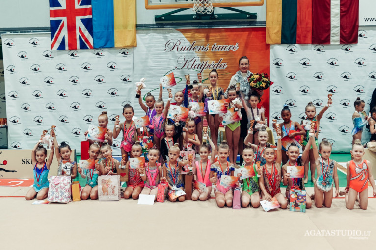 Stebuklingas elegancijos pasaulis: meninė gimnastika tarp meno ir sporto