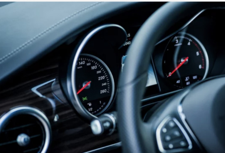 Tyrimas atskleidė, kad 1 iš 5 automobilių Lietuvoje yra su suklastota rida