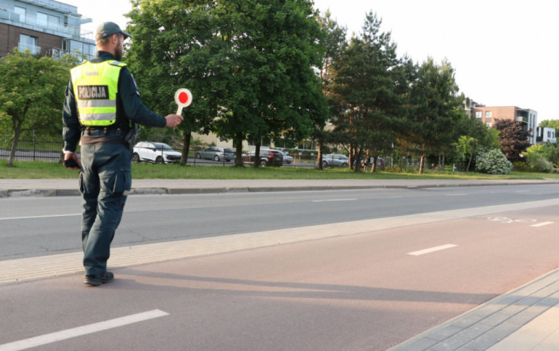 Policija eismo dalyviams teiks pagalbą Visų šventųjų ir Mirusiųjų atminimo (Vėlinių) dienomis