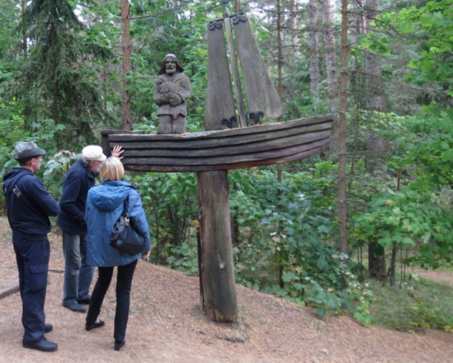 Juodkrantės Raganų kalno skulptūroms – daugiau specialistų dėmesio