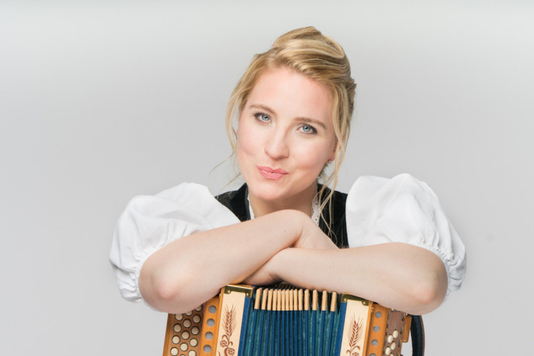 Pirmą kartą Klaipėdos koncertų salėje – Šveicarijos alpių muzika su Klaipėdos kamerinio orkestro pritarimu