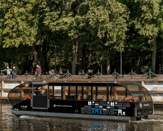 Stiprūs vėjo gūsiai koreguoja planus: L1 vandens autobusas ir šiandien neplauks