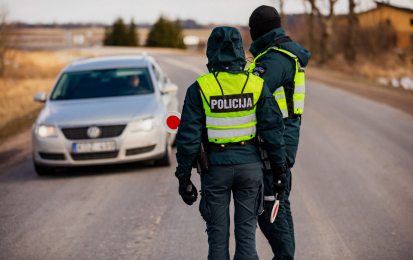 Klaipėdos policijos pareigūnams įkliuvo per 50 neteisingai lenkusių ar kelyje manevravusių vairuotojų