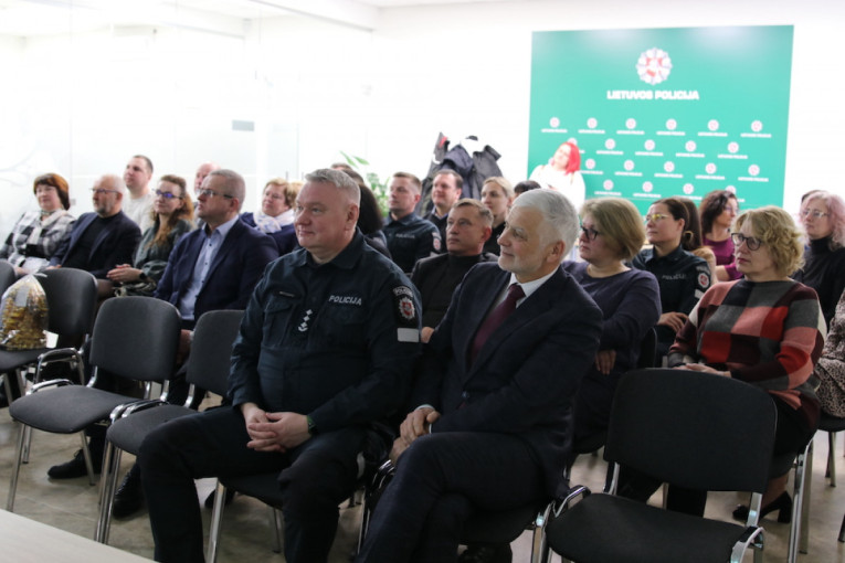 Oficialu: pasirašyta policijos pareigūnų pritraukimo programa