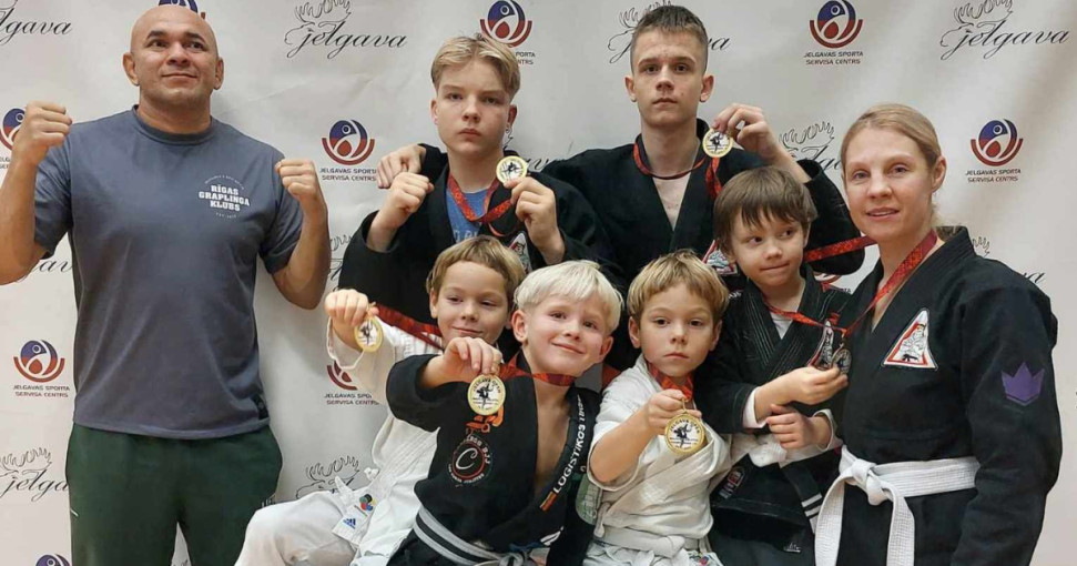Klaipėdos Braziliško Džiu Džitsu sportininkai Latvijoje iškovojo 10 medalių