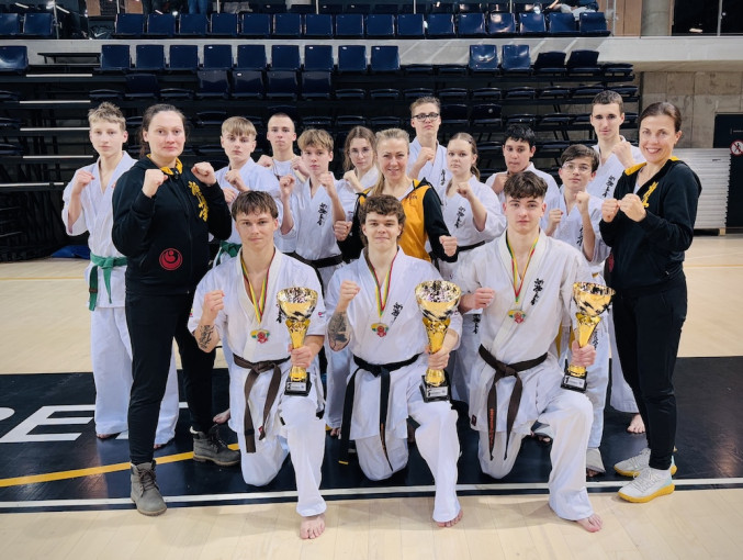 „Okinava" auklėtiniai iškovojo 3 kelialapius į Europos karate kyokushin U16 ir U21 čempionatą