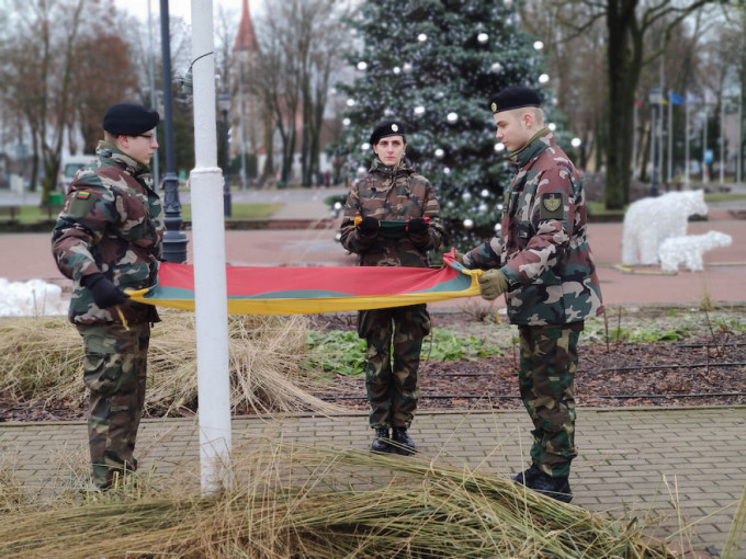 Kretingoje pirmąkart iškilmingai paminėta Lietuvos vėliavos diena
